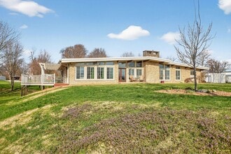 Building Photo - 5BR Retreat w/ Private Indoor Pool In Greensburg