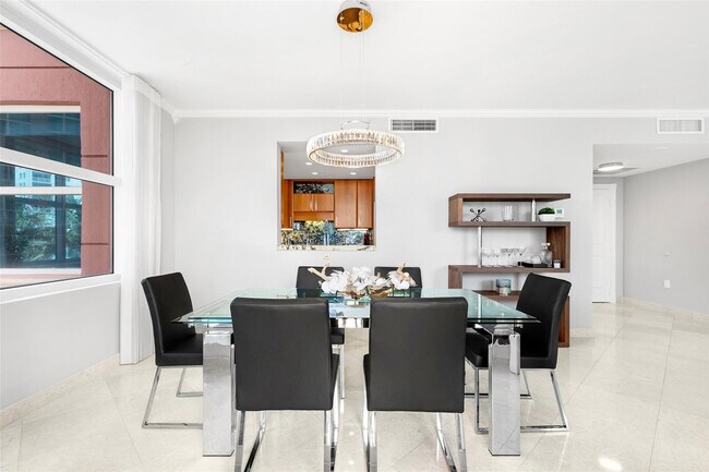 Building Photo - 2110 N Ocean Blvd