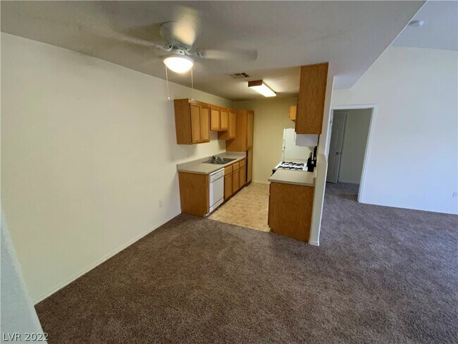 Building Photo - 4730 E Craig Rd