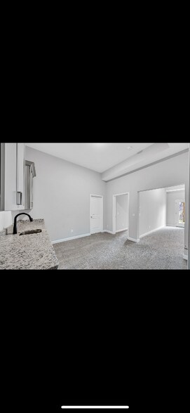 Building Photo - 261 Blackpool Drive