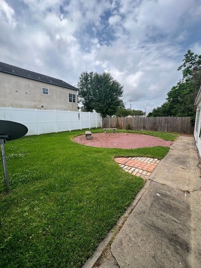 Building Photo - 525 Farquhar St