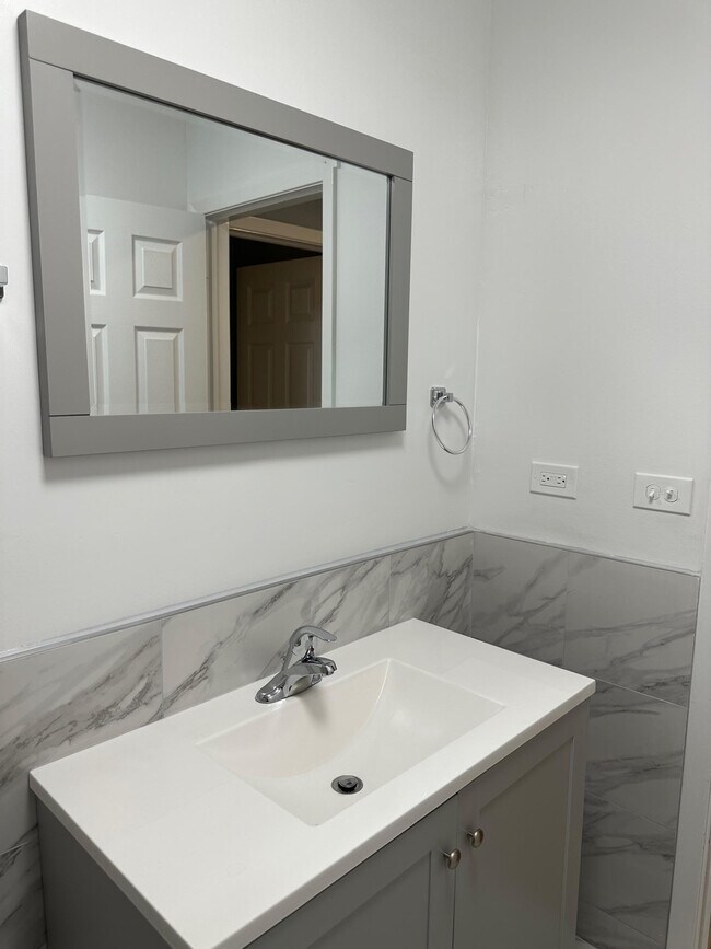 Building Photo - 6259 N Milwaukee Ave