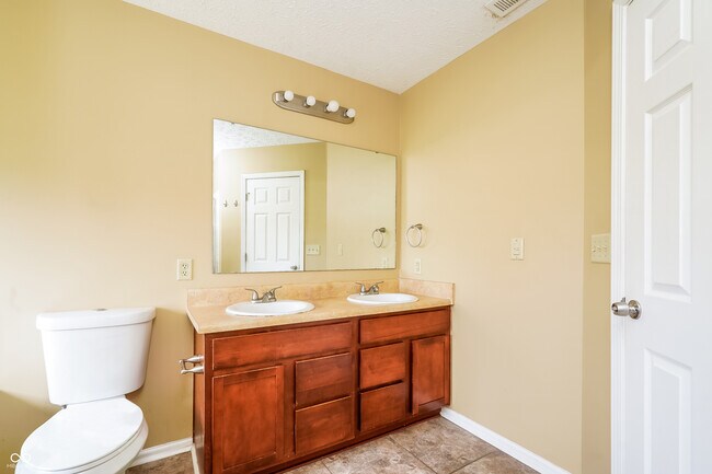 Building Photo - 2146 Rosswood Blvd