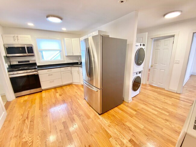 Building Photo - 69 Russell St