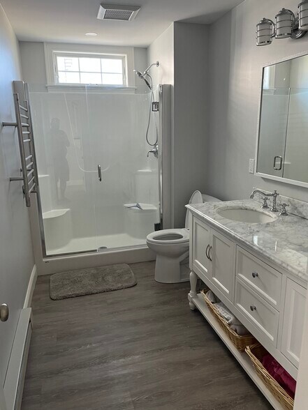 Building Photo - 2 1/2 Dumas Ave