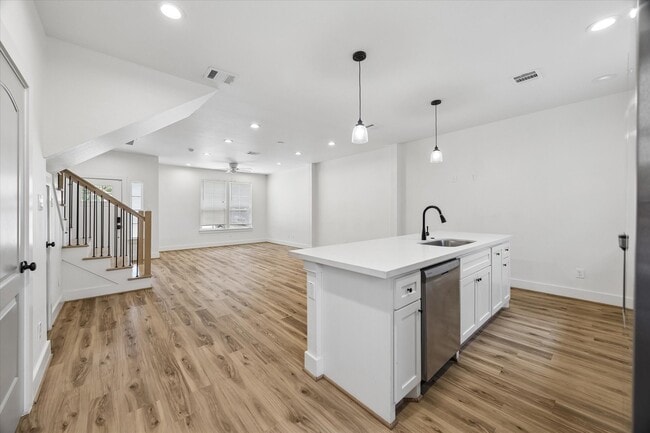 Building Photo - 2749 Redrock St