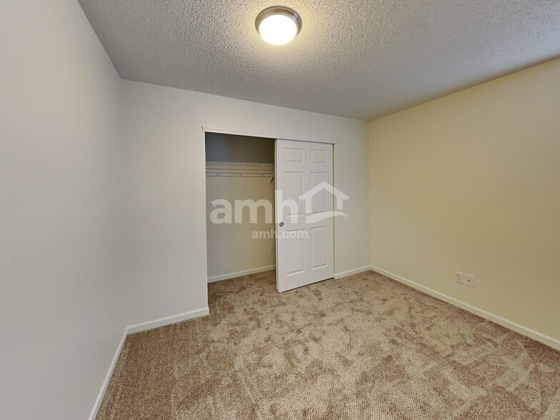 Building Photo - 2142 Olympia Dr