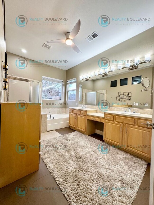 Building Photo - Stunning 3-Bedroom Home in Damonte Ranch –...