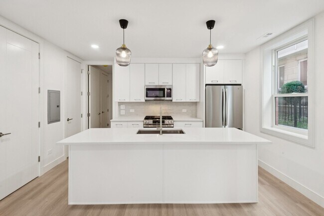 Building Photo - 2323 N Lister Ave