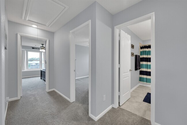 Building Photo - 1127 Littleton Ct