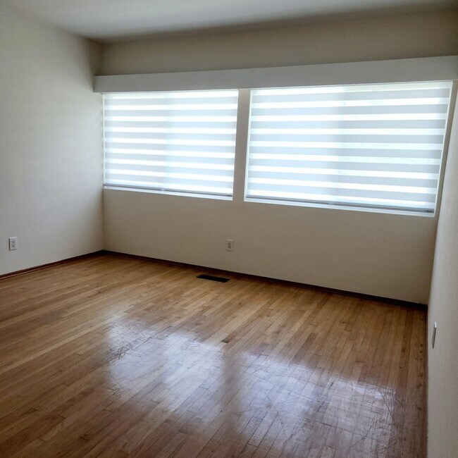 Building Photo - Charming Morley Field 3 bed 2 bath Home, p...