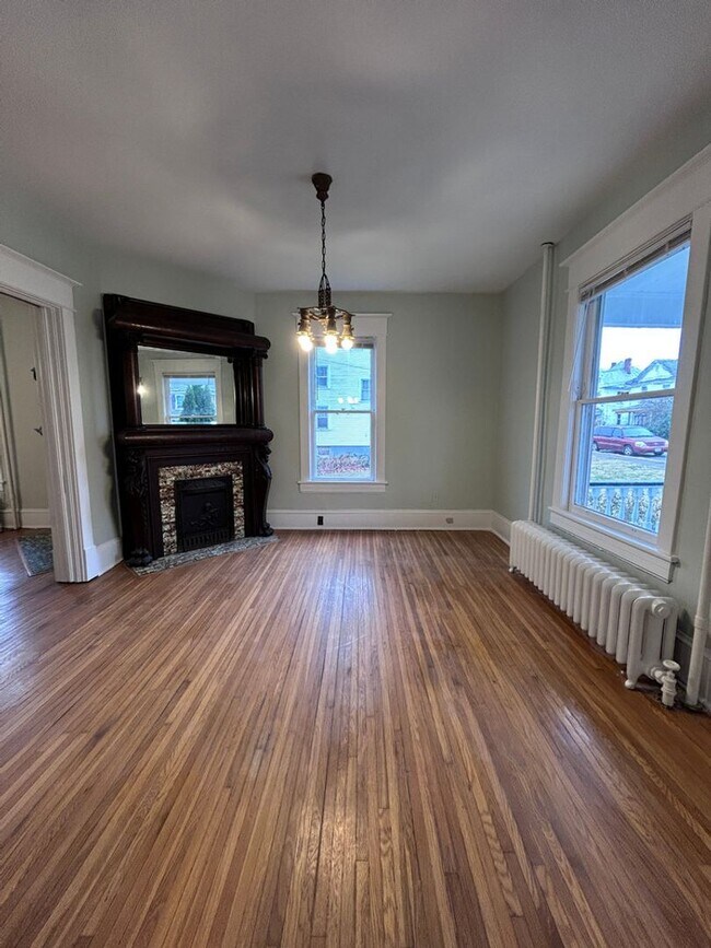 Building Photo - Renovated Victorian with historic touches & huge yard!