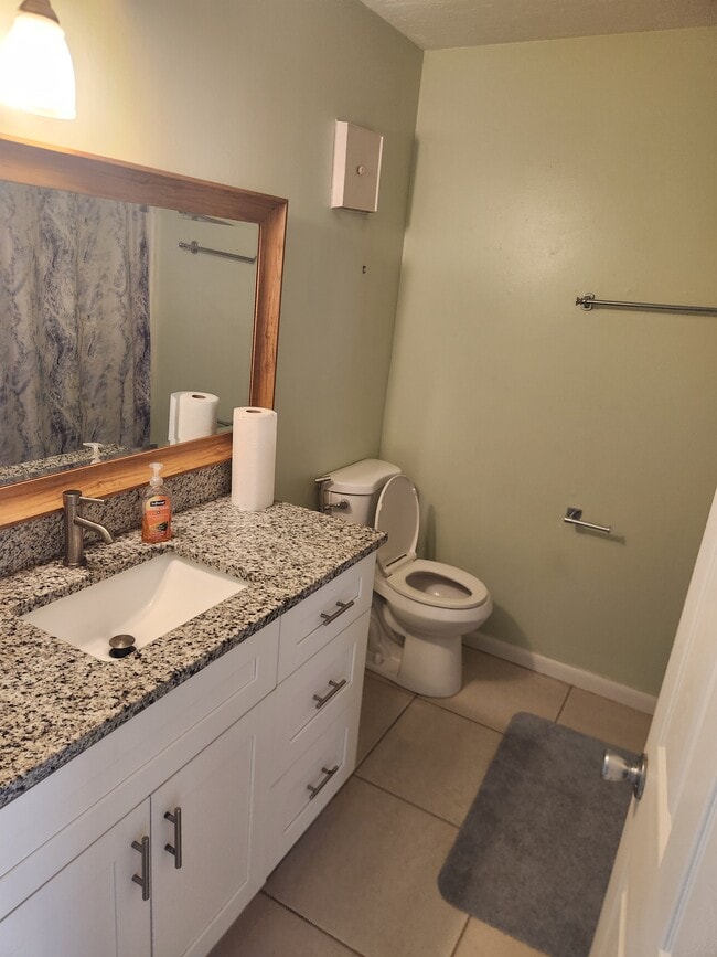 Building Photo - 2130 Forest Knoll Dr NE