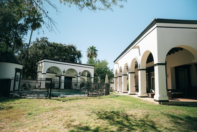 Building Photo - 415 Merlin Rd