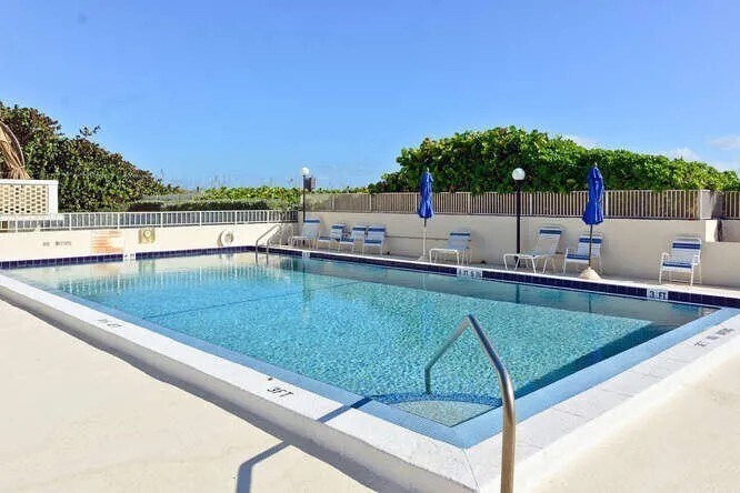 Building Photo - 2565 S Ocean Blvd