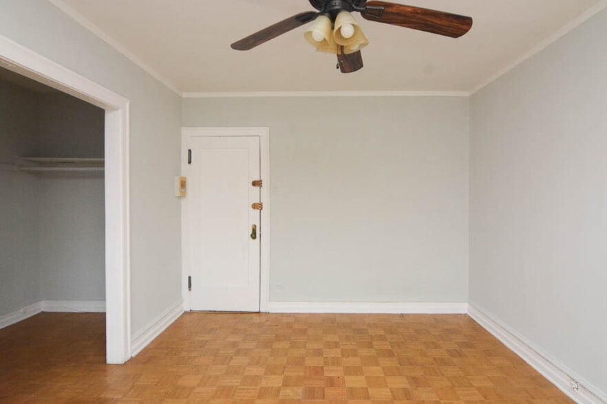 Building Photo - 653 W Belmont Ave