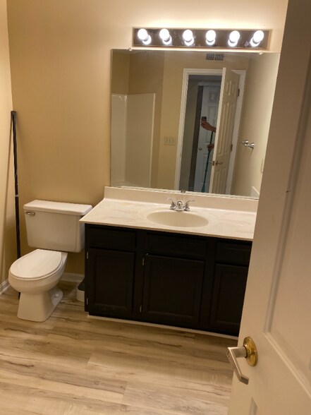 Building Photo - 9633 Crosley Farm Dr