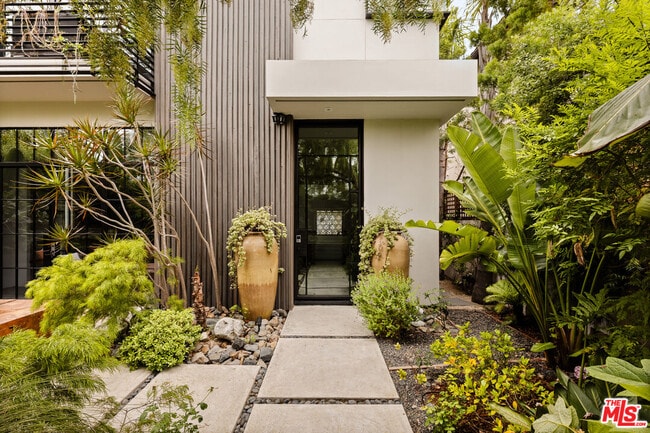Building Photo - 2341 Wilson Ave