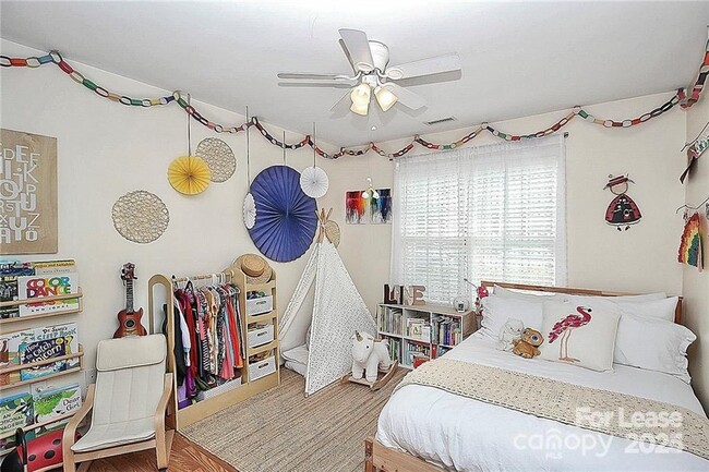 Building Photo - 1140 W 1st St