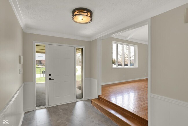 Building Photo - 3037 Golfview Dr