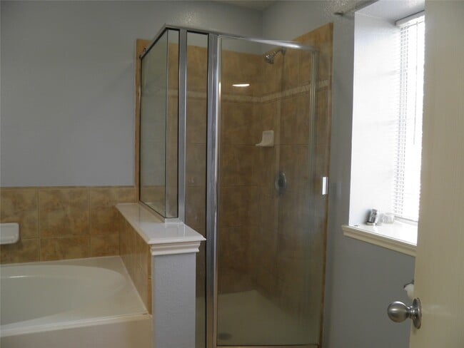 Building Photo - 8026 Fisher Glen Ln