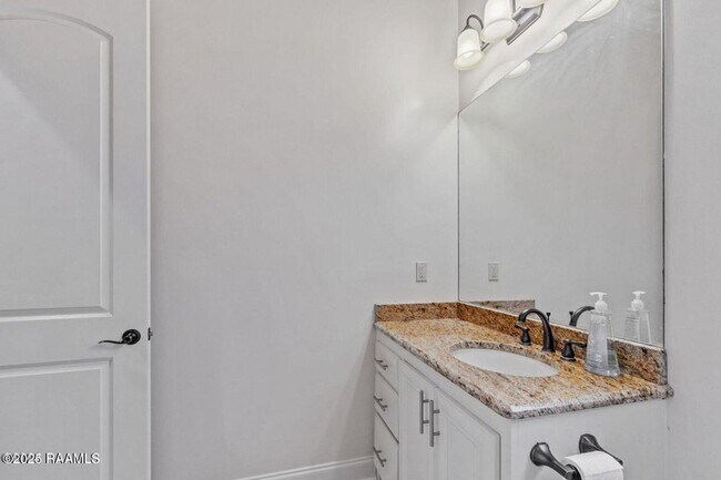 Building Photo - 216 Croft Row