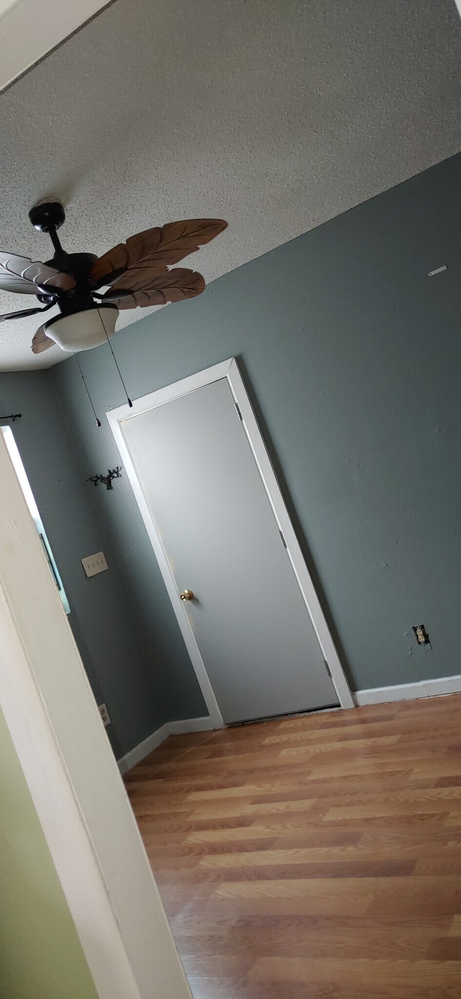 Building Photo - 1415 S Roman St