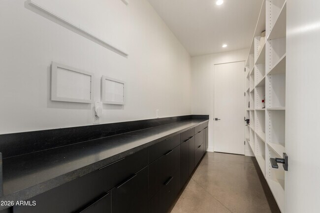 Building Photo - 4905 E White Gates Dr