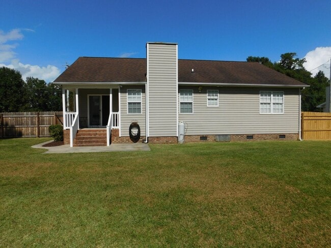 Building Photo - 305 Gibbs Rd