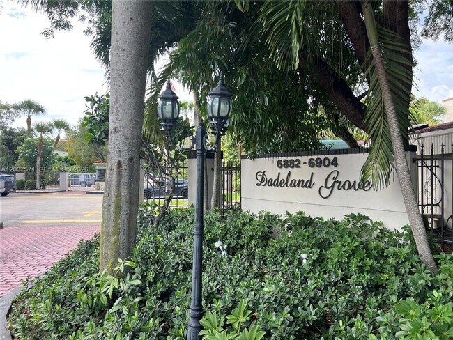 Building Photo - 6886 N Kendall Dr