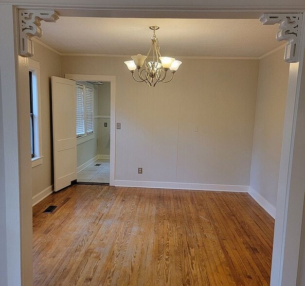 Building Photo - 804 Davis Ave