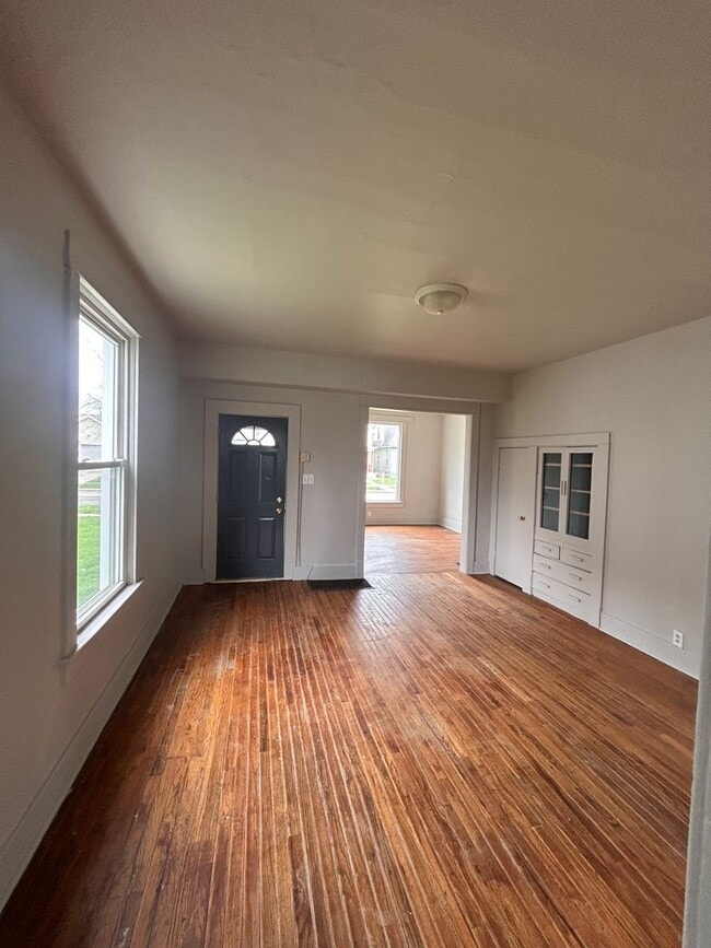 Building Photo - 1320 E Woodbine Pl