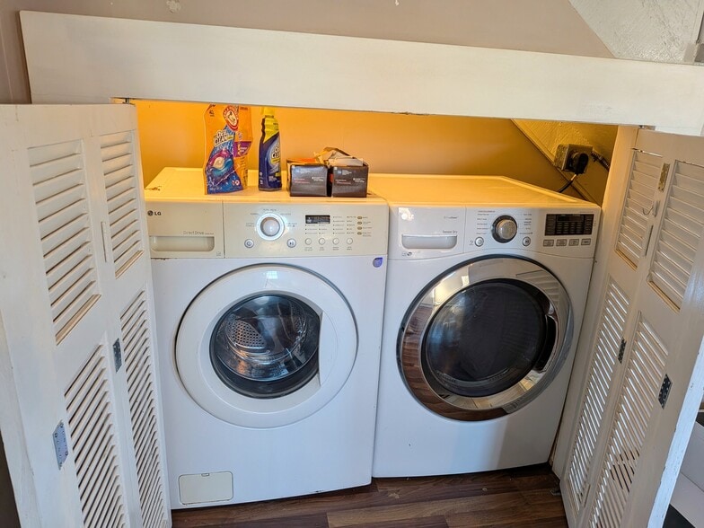 Building Photo - 169 S 200 W