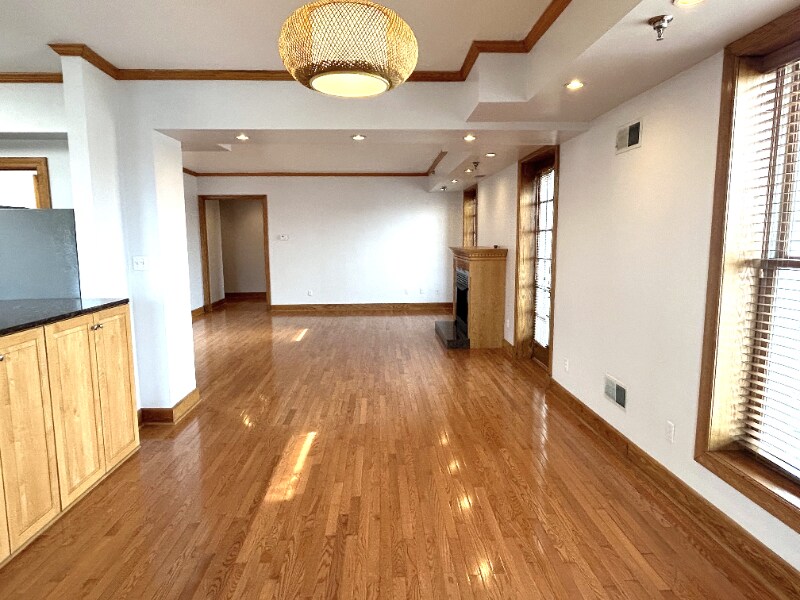 Building Photo - 6111 Fifth Ave