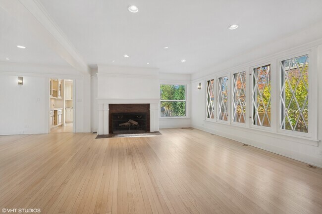 Building Photo - 619 Forest Ave