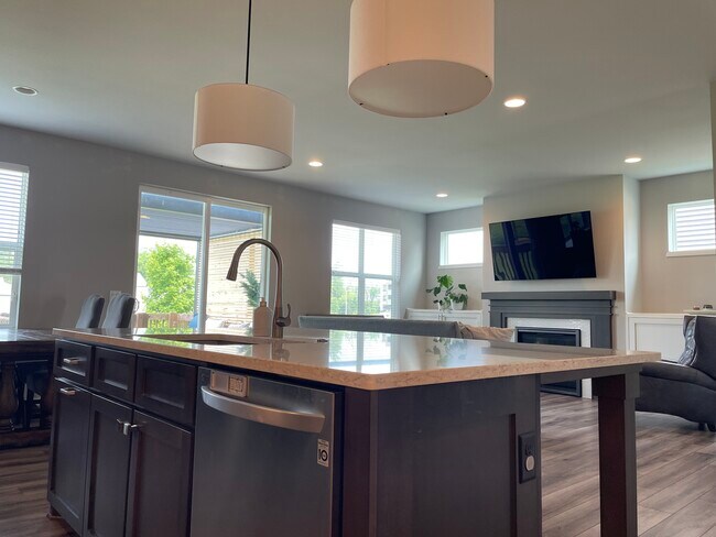 Building Photo - 708 Gingergrass Way