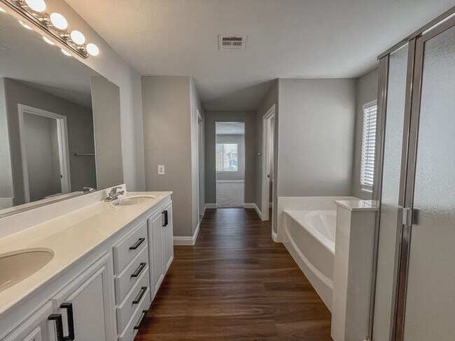 Building Photo - Stunning 5-Bedroom Home in Gated Community...
