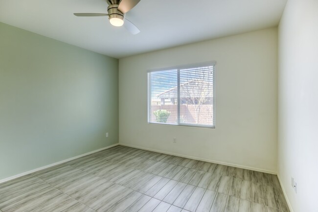 Building Photo - Beautiful 3 Bedroom 2 Bath Available Now i...