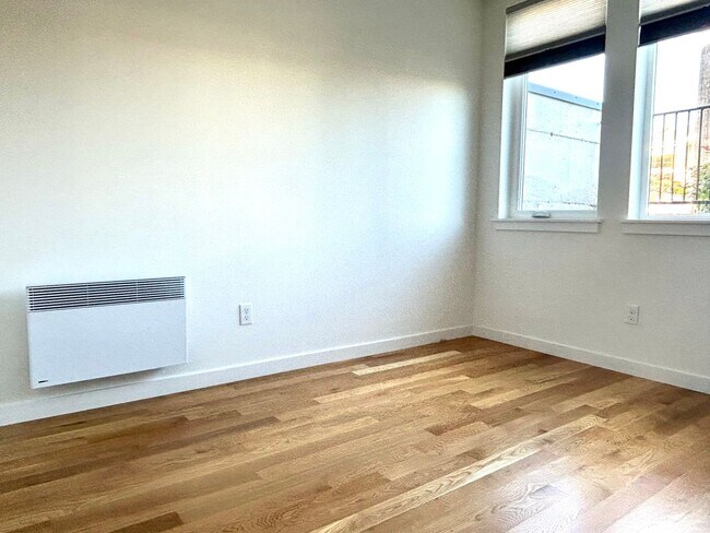Building Photo - Magnolia newer 2Bed 2Bath Townhouse with Rooftop Deck