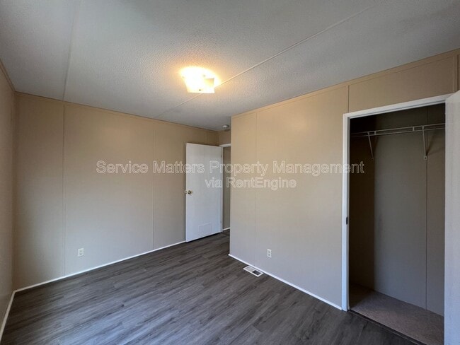 Building Photo - 4825 Douglas Dr