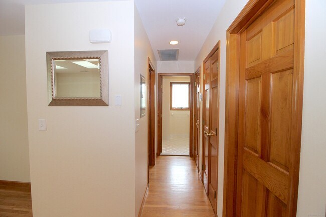 Building Photo - 107 Saugatuck Ave