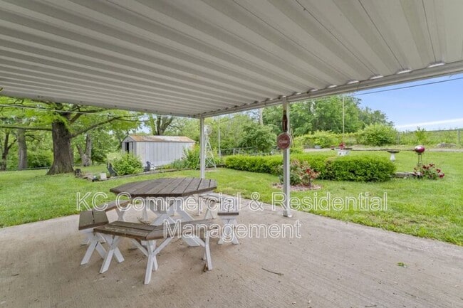 Building Photo - 7809 NE San Rafael Dr