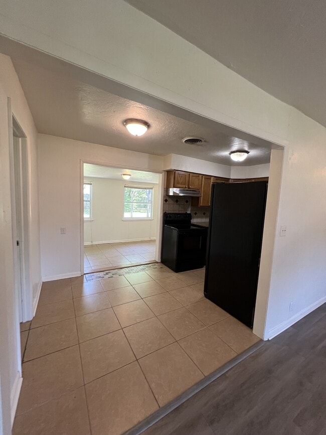 Building Photo - 703 Terry Dr