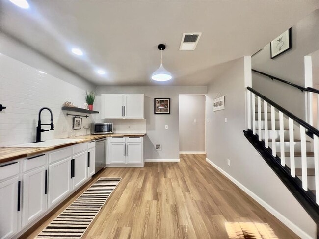 Building Photo - 2411 Glen Field Dr