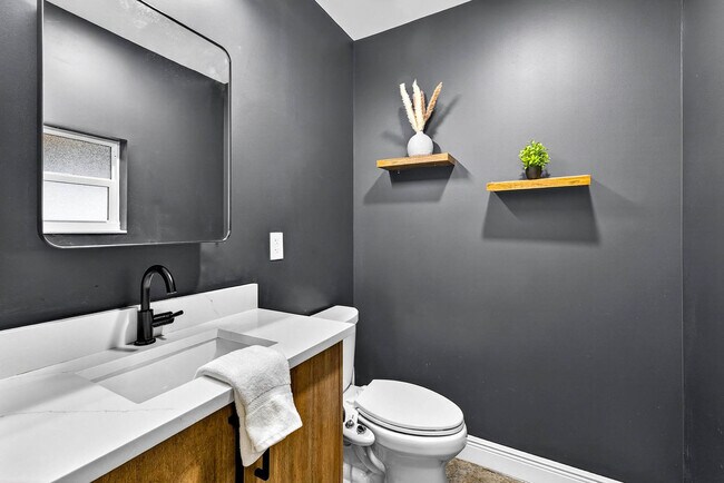 Building Photo - 319 Brentwood Dr