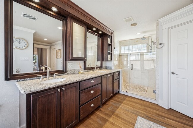 Building Photo - 825 Merrill St