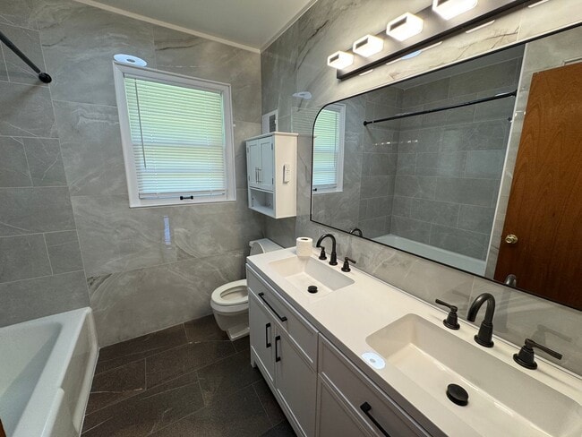 Building Photo - Adorable 3-Bed, 2-Bath Home on Noccalula M...