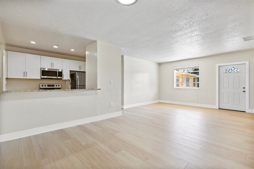 Building Photo - 532 SW 79th Ave