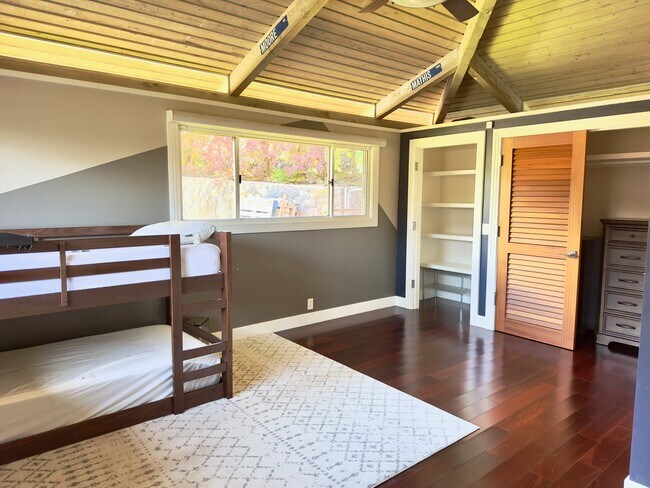 Building Photo - 904 Kupulau Dr