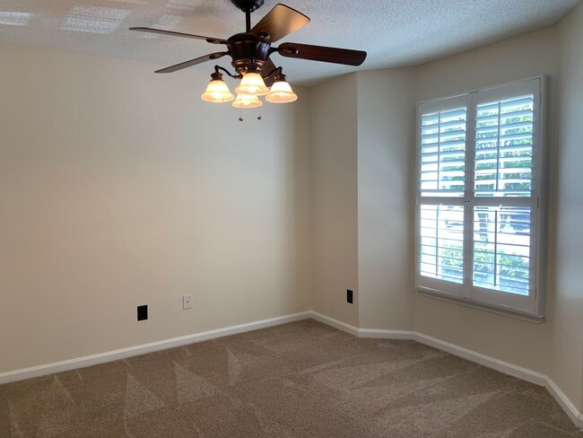Building Photo - Gorgeous 2BR Somerset Village Condo